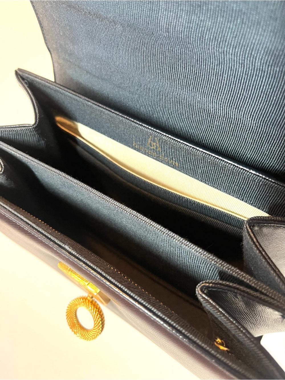 Vintage Bienen Davis Classic Black Structured Leather Bag with Gold Accents - Picture 12 of 13